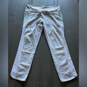Athleta L grey/white 7/8 length w side pockets leggings yoga/workout pants